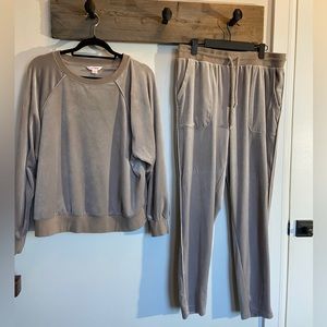 Women’s Joe Fresh 2 piece velvet lounge set size Large ~Like New